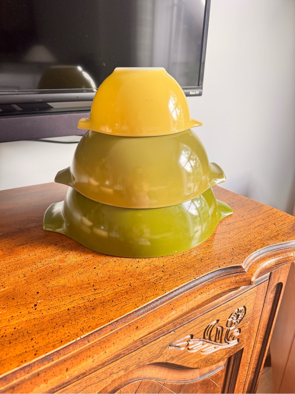 Vintage Pyrex Cinderella Yellow and Green Stackable Mixing Bowl Set - 3 Pieces